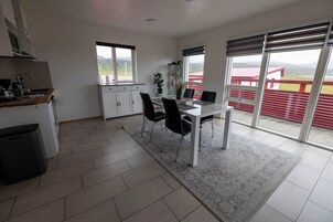 Studio with Mountain View | Blackout drapes, free WiFi, bed sheets