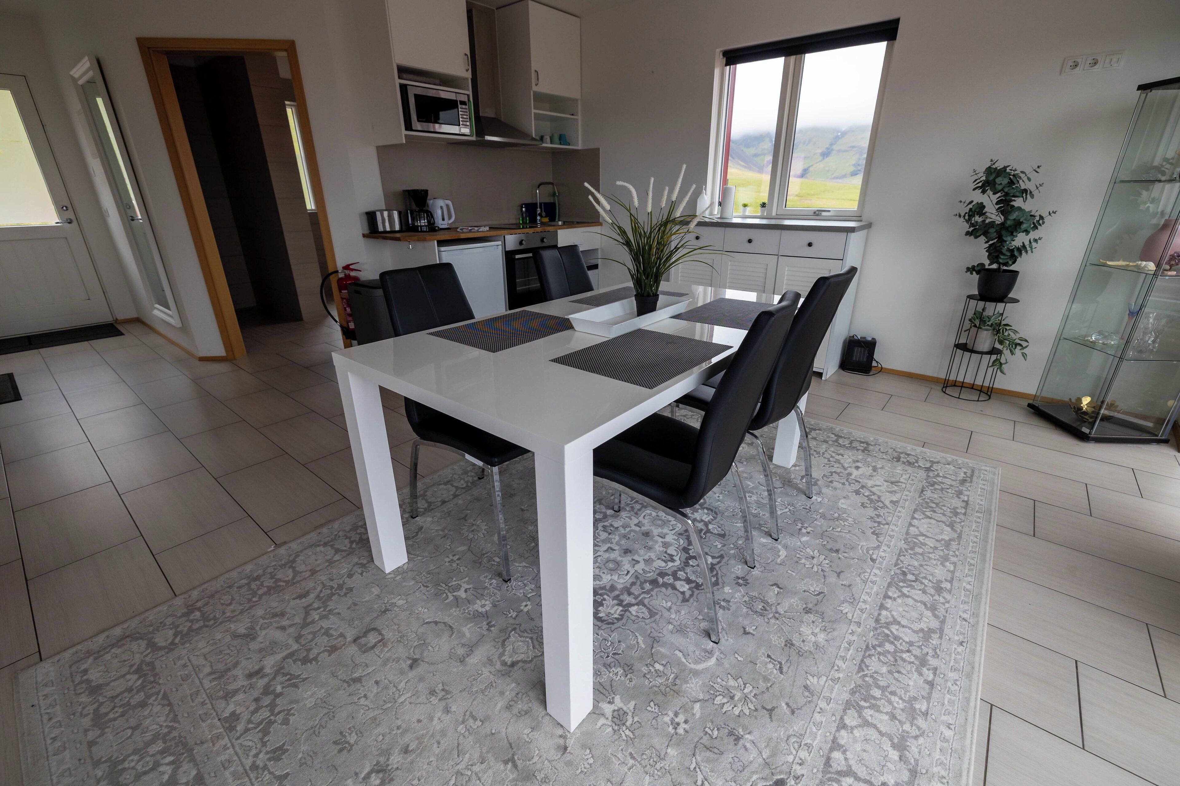 Studio with Mountain View | ผ้าม่านกันแสง, Wi-Fi ฟรี, ผ้าปูที่นอน