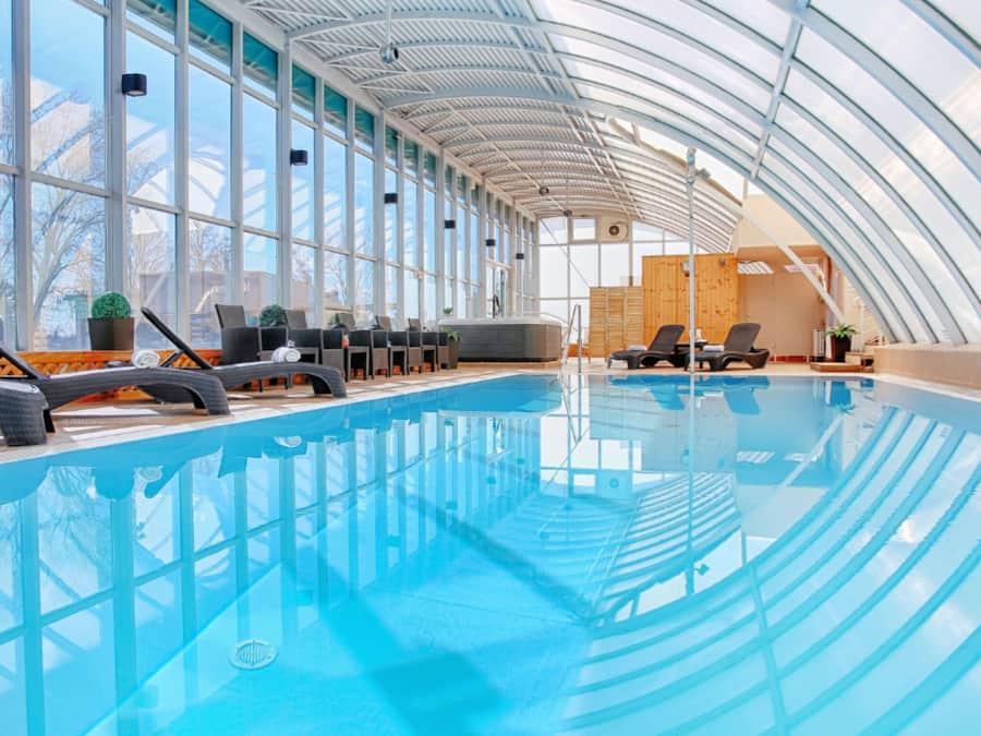 Indoor pool, sun loungers
