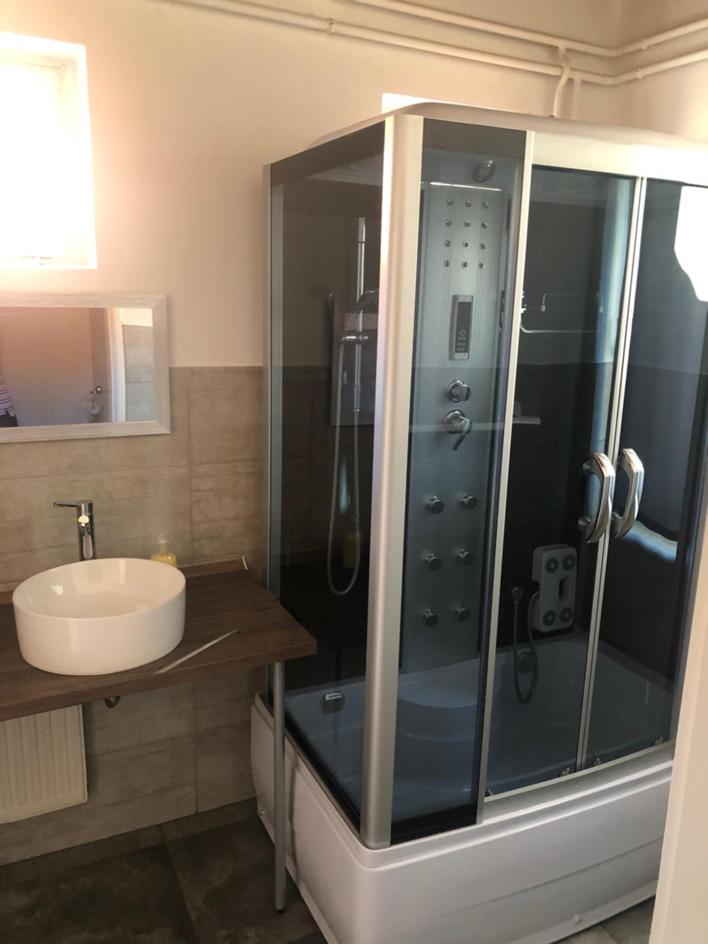Shower, free toiletries, hair dryer
