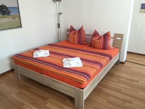 1 habitación y cuna de viaje 