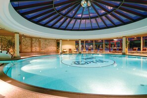 Piscina coperta, una piscina riscaldata