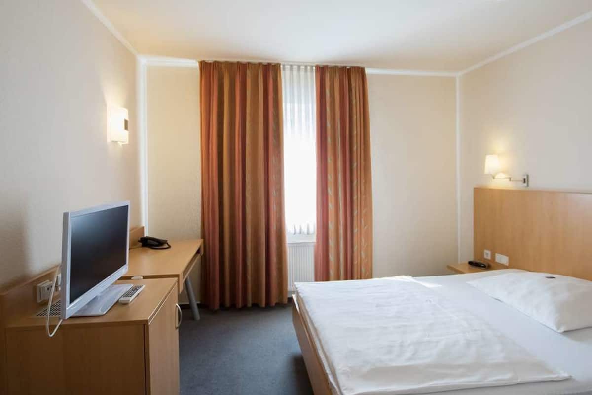 Double Room | Minibar, soundproofing, free WiFi, bed sheets