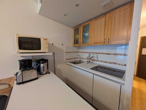 Fridge, microwave, oven, dishwasher - Comfortable studio for 4 with dishwasher, washing machine, balcony, pets allowed (Montgenèvre)