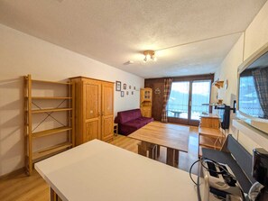 Interior - Comfortable studio for 4 with dishwasher, washing machine, balcony, pets allowed (Montgenèvre)