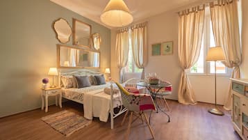 Studio (Green) | Iron/ironing board, free WiFi, bed sheets