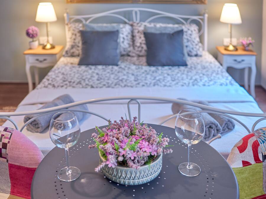 Studio (Green) | Iron/ironing board, free WiFi, bed sheets