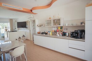 Tägliches inbegriffenes kontinentales Frühstück