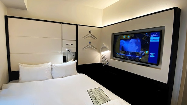 A hotel room with a bed, a television mounted on the wall, a wardrobe, and a mirror. - HOTEL SUI KANDA byABEST (Tokyo)