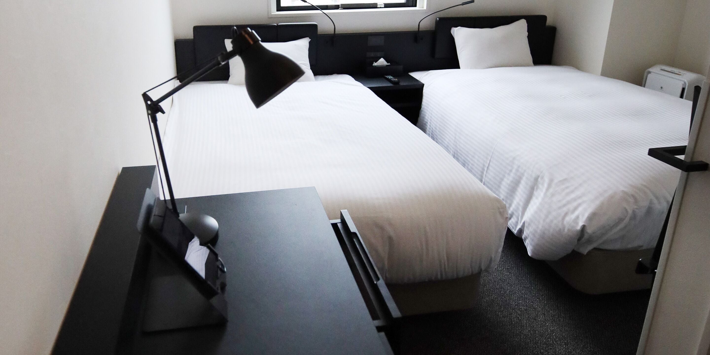 deluxe twin room, non smoking | 1 bedroom, down duvets, in-room safe, blackout curtains