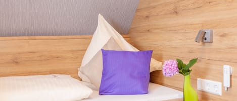 Habitación individual clásica | Ropa de cama hipoalergénica, escritorio y cortinas blackout