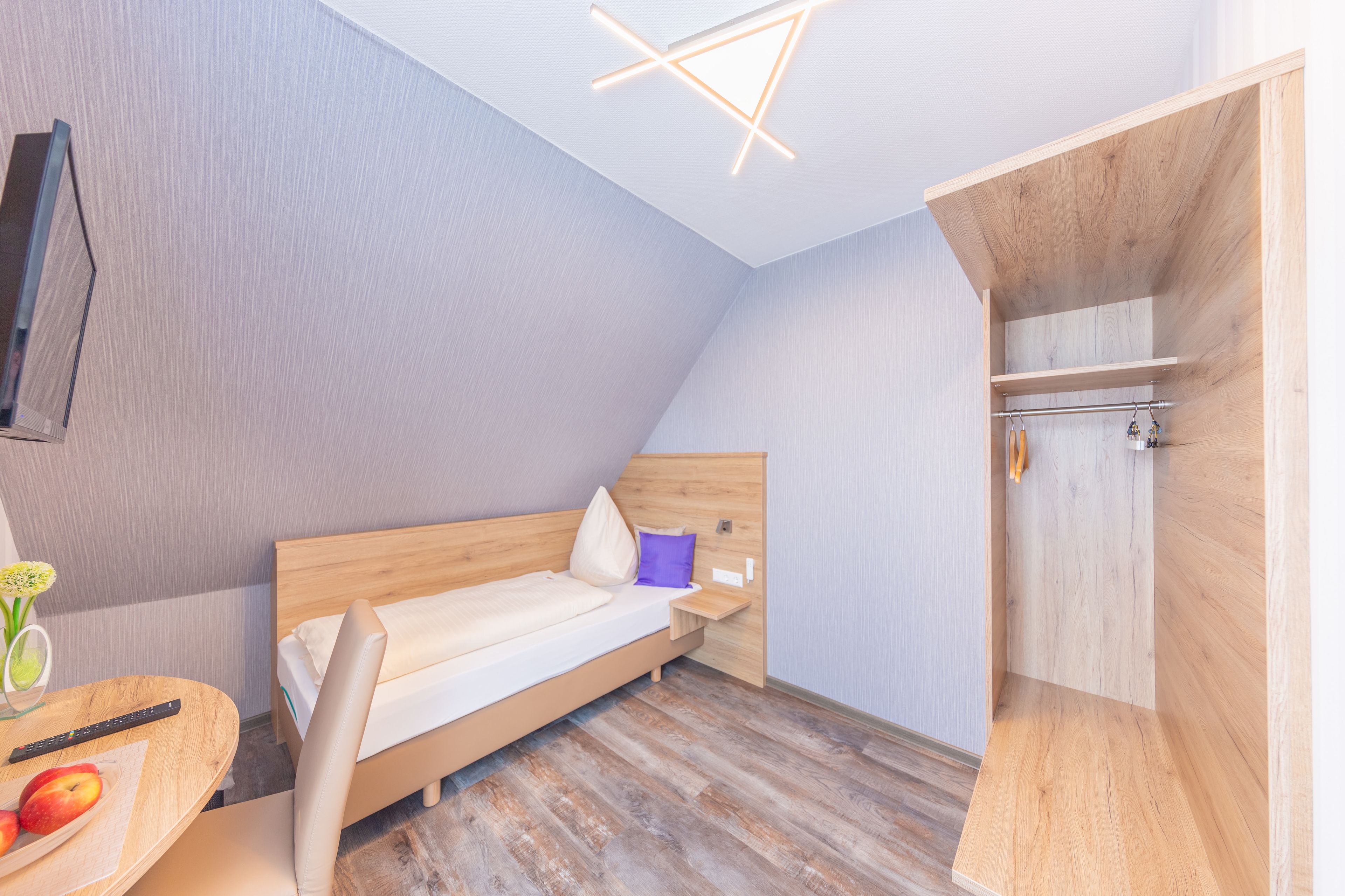 classic single room | hypo-allergenic bedding, desk, blackout curtains, soundproofing