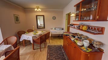 Frokostbuffé hver dag (EUR 12 per person)