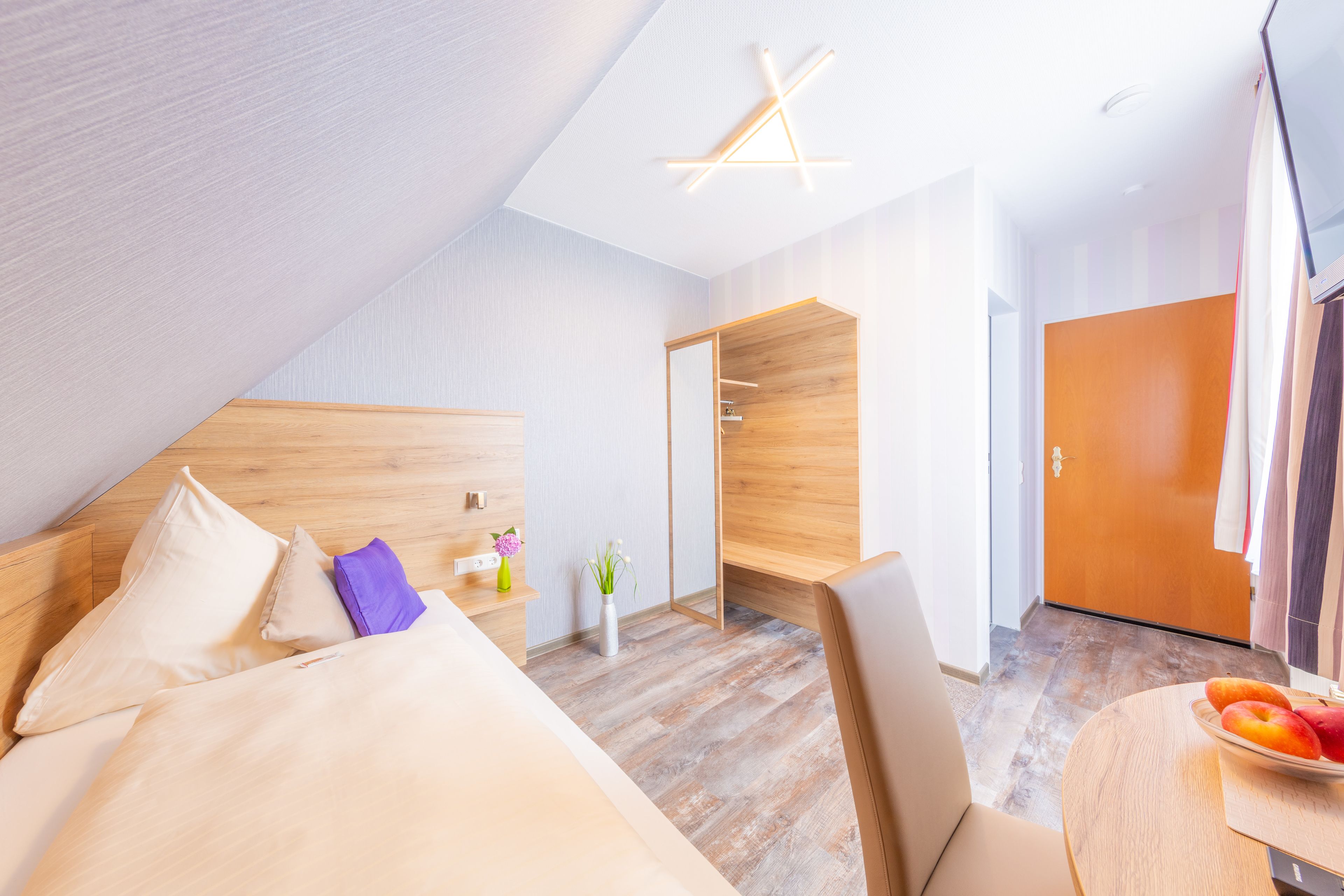 classic single room | hypo-allergenic bedding, desk, blackout curtains, soundproofing