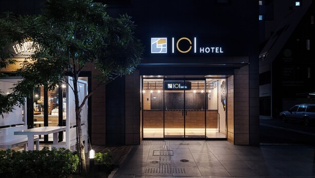 A modern hotel entrance with a sign reading "101 HOTEL" and a digital display indicating room availability. - ICI HOTEL Asakusabashi (Tokyo)