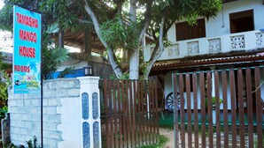 A sign for Tamasha Mango House with contact information. - Tamasha Mango House (Batigama)