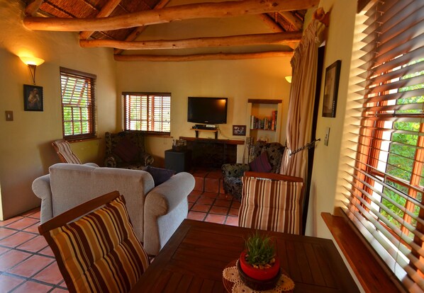 House, 2 Bedrooms | Living room