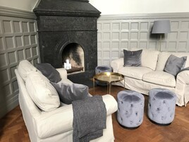 40-inch flat-screen TV with digital channels, TV, Netflix