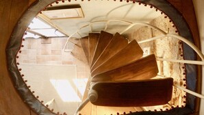 A spiral staircase with a circular viewing area. - 4lander House Balins (Clauzetto)