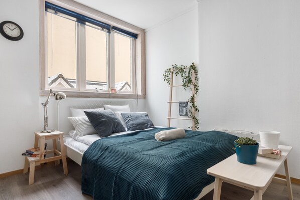 Stúdíóíbúð í borg | Sérhannaðar innréttingar, sérvalin húsgögn, myrkratjöld/-gardínur