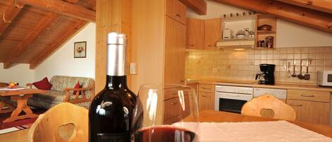 Apartment, Balcony, Mountain View | In-room dining