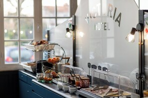 Daily buffet breakfast for a fee - The Originals Boutique, Hôtel Victoria (Chatelaillon-Plage)