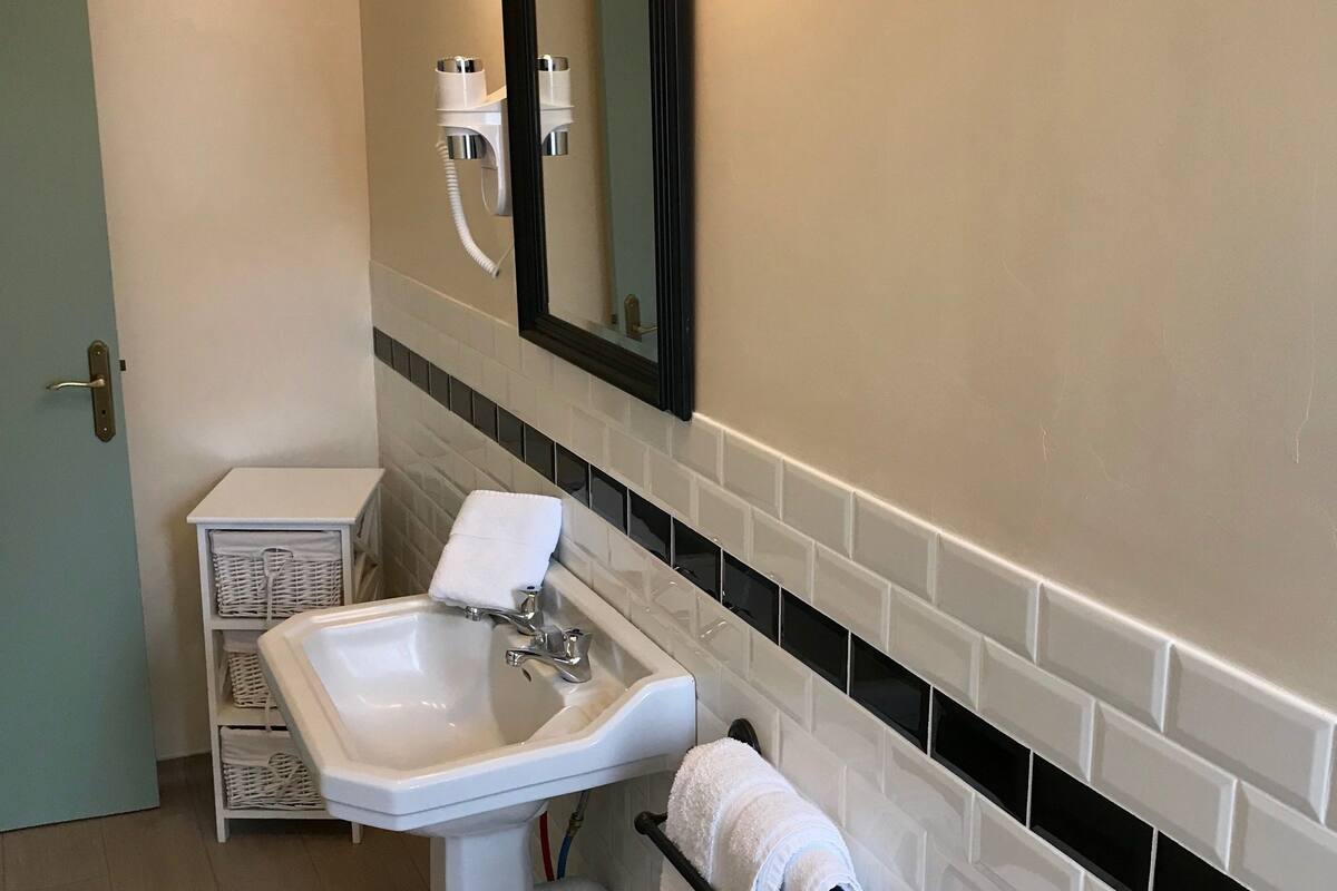 chic double room | bathroom | shower, rainfall showerhead, free toiletries, hair dryer