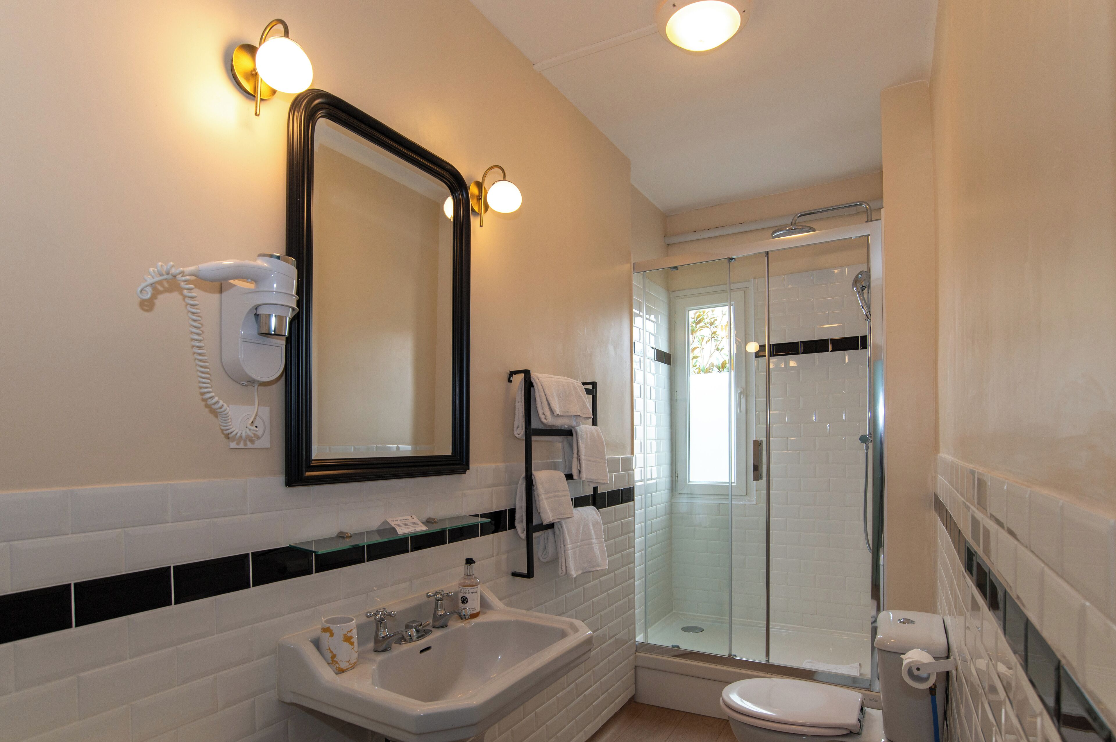 chic double room | bathroom | shower, rainfall showerhead, free toiletries, hair dryer