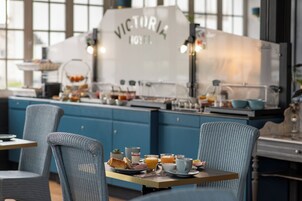 Daily buffet breakfast (EUR 13.5 per person)