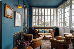 Daily buffet breakfast (EUR 13.5 per person)