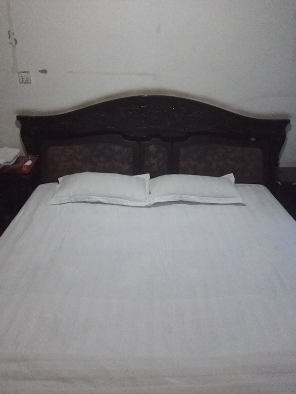 Chambre Double Économique pour 1 personne, 5 chambres, non-fumeurs | 1 chambre, rideaux occultants, Wi-Fi gratuit