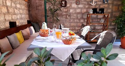 Pansion Ivan & Ivana