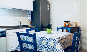 Appartement, 4 chambres, balcon | Décoration personnalisée, ameublement personnalisé, rideaux occultants