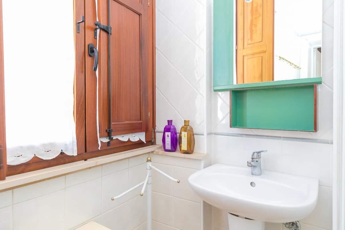 Dusche, Haartrockner, Bidet, Handtücher