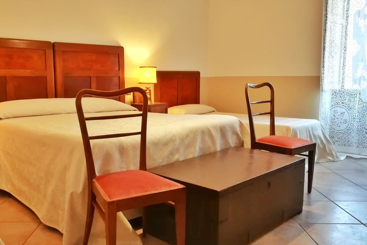 Apartment, 4 Schlafzimmer, Balkon | Individuell dekoriert, individuell eingerichtet, Verdunkelungsvorhänge
