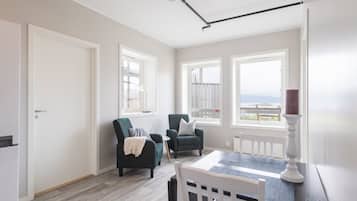 Appartement, 2 chambres, cuisine, vue océan | Salle de séjour