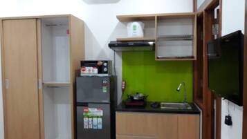 Executive Apartment, 1 Bedroom | Private kitchen | Fridge, microwave, cookware/dishes/utensils