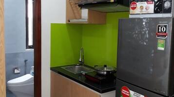 Executive Apartment, 1 Bedroom | Private kitchen | Fridge, microwave, cookware/dishes/utensils