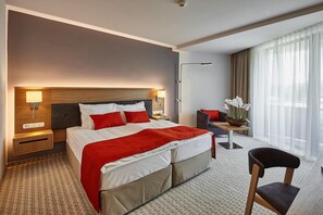 Literie hypoallergénique, coffres-forts dans les chambres, bureau