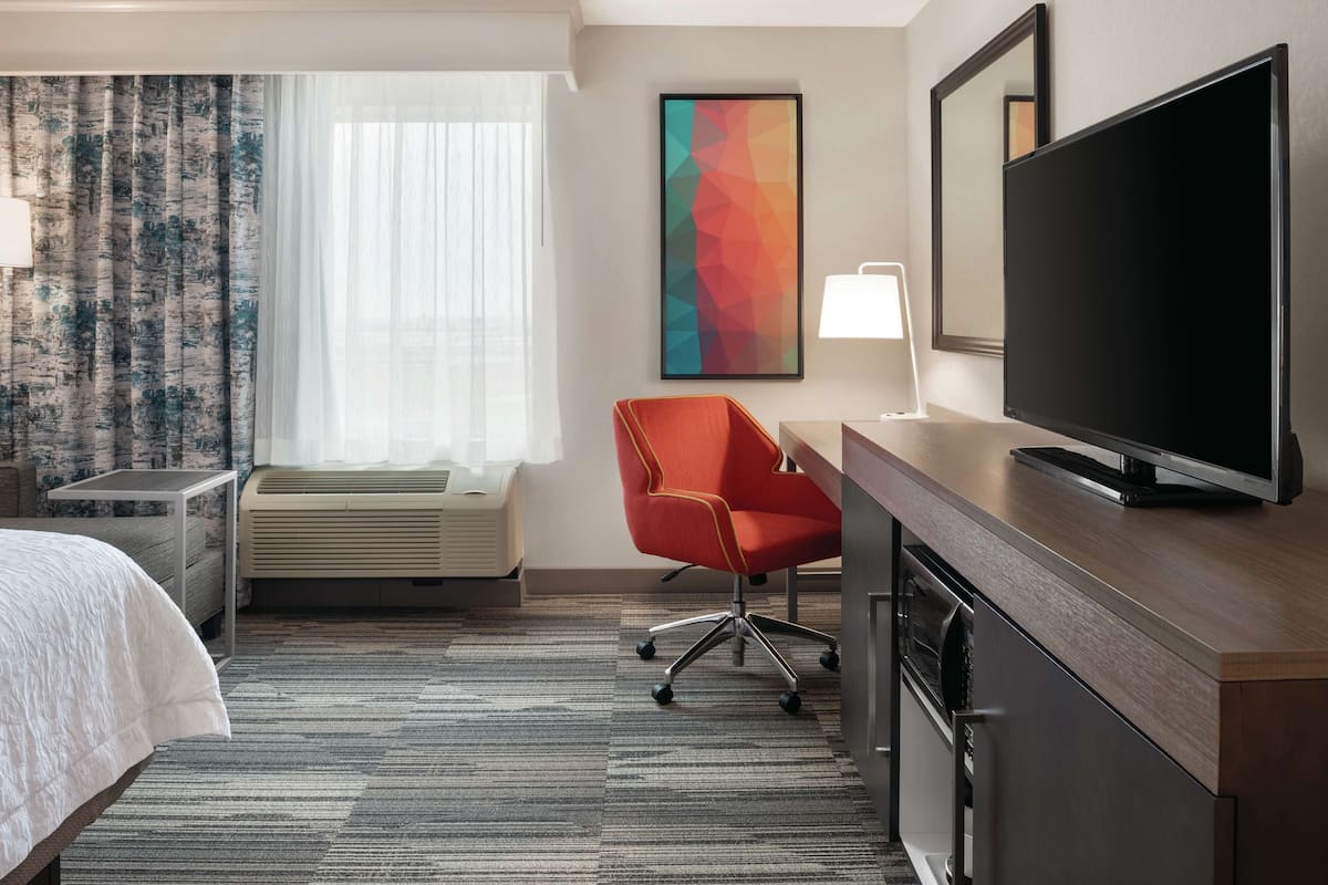 Room, 1 King Bed, Microwave | In-room safe, free WiFi, bed sheets