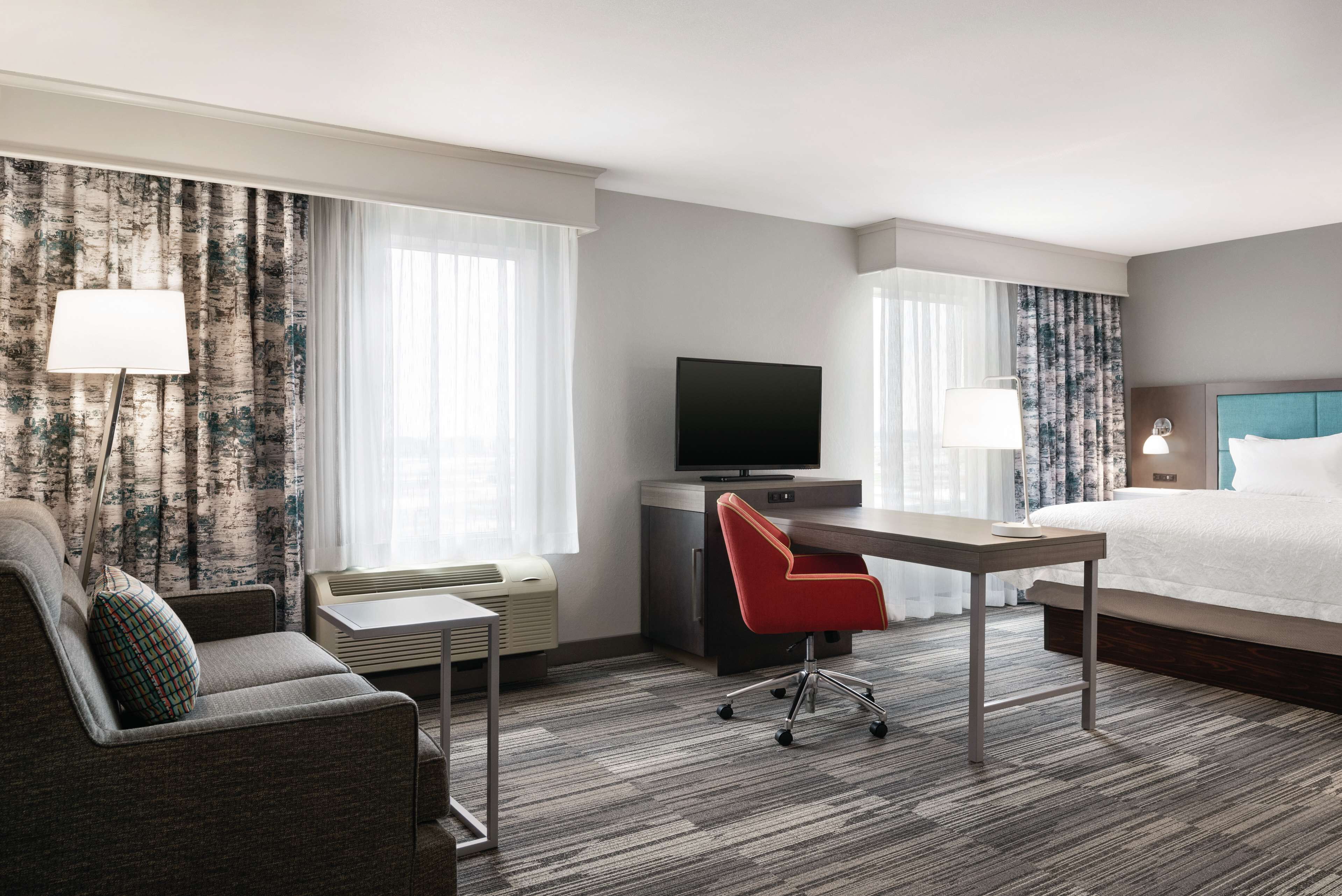 studio, 1 king bed, refrigerator & microwave (wet bar) | in-room safe, free wifi, bed sheets