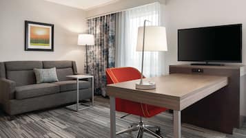 Studio, 1 King Bed, Refrigerator & Microwave (Wet bar) | In-room safe, free WiFi, bed sheets