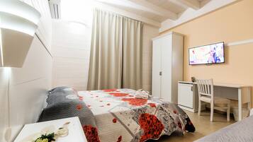 Bureau, rideaux occultants, Wi-Fi gratuit, draps fournis