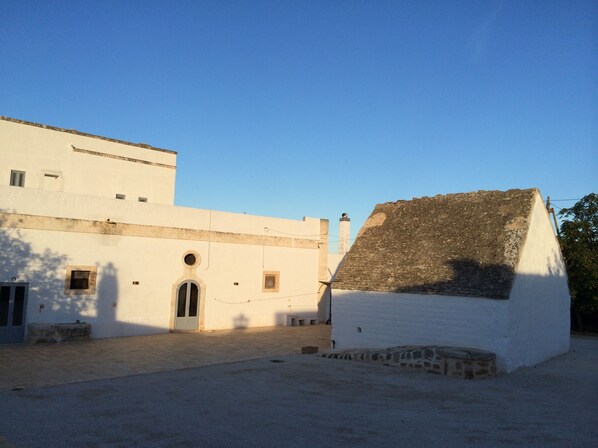 Vista frontal de la propiedad