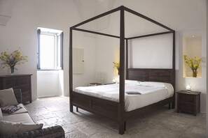 Literie de qualité supérieure, matelas mémoire de forme, minibar, bureau