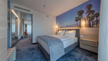 Standard Apartment, 1 King Bed, Kitchenette | Premium bedding, in-room safe, laptop workspace, blackout curtains