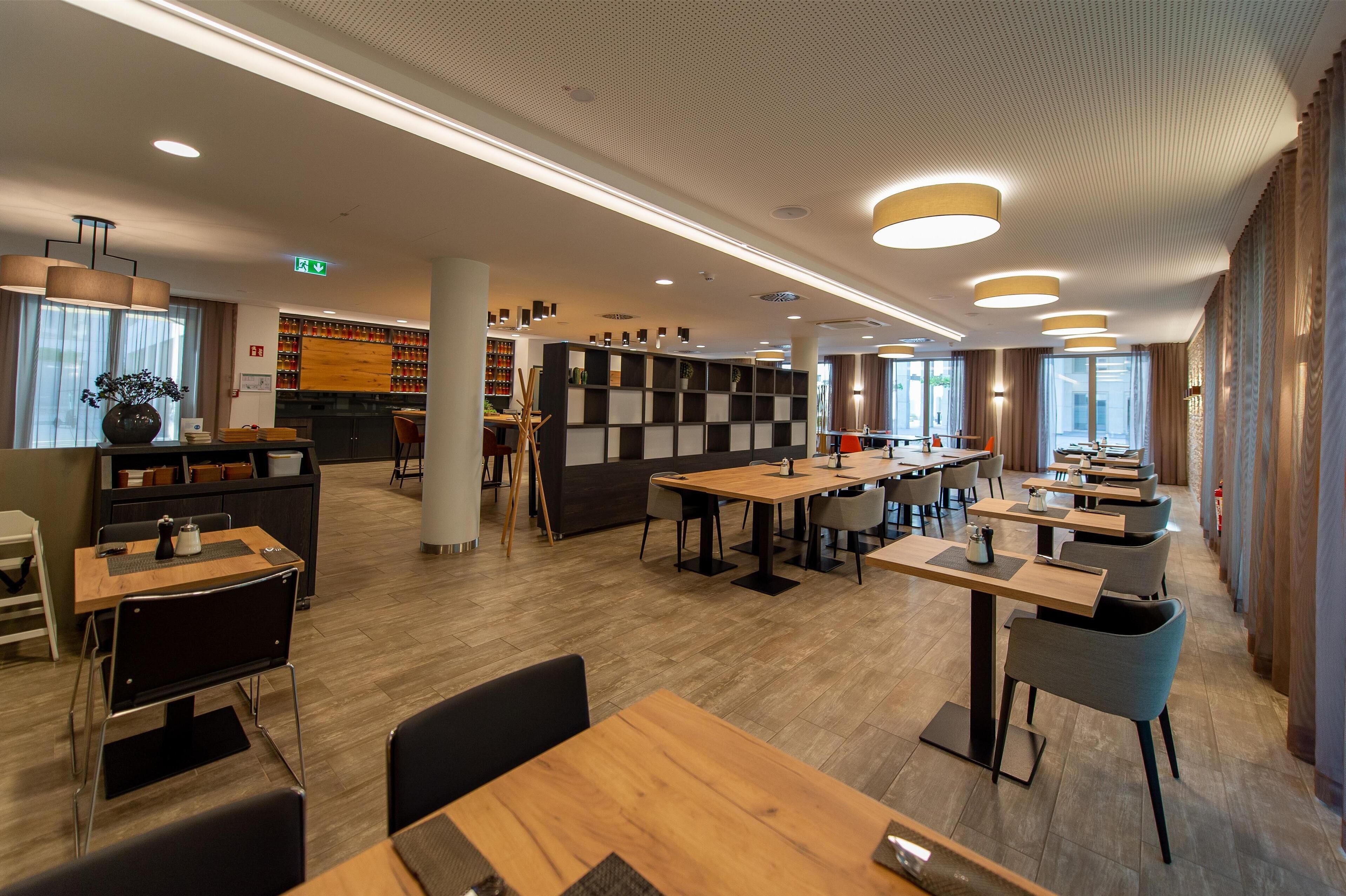 Tägliches Frühstücksbuffet (17.90 EUR pro Person)