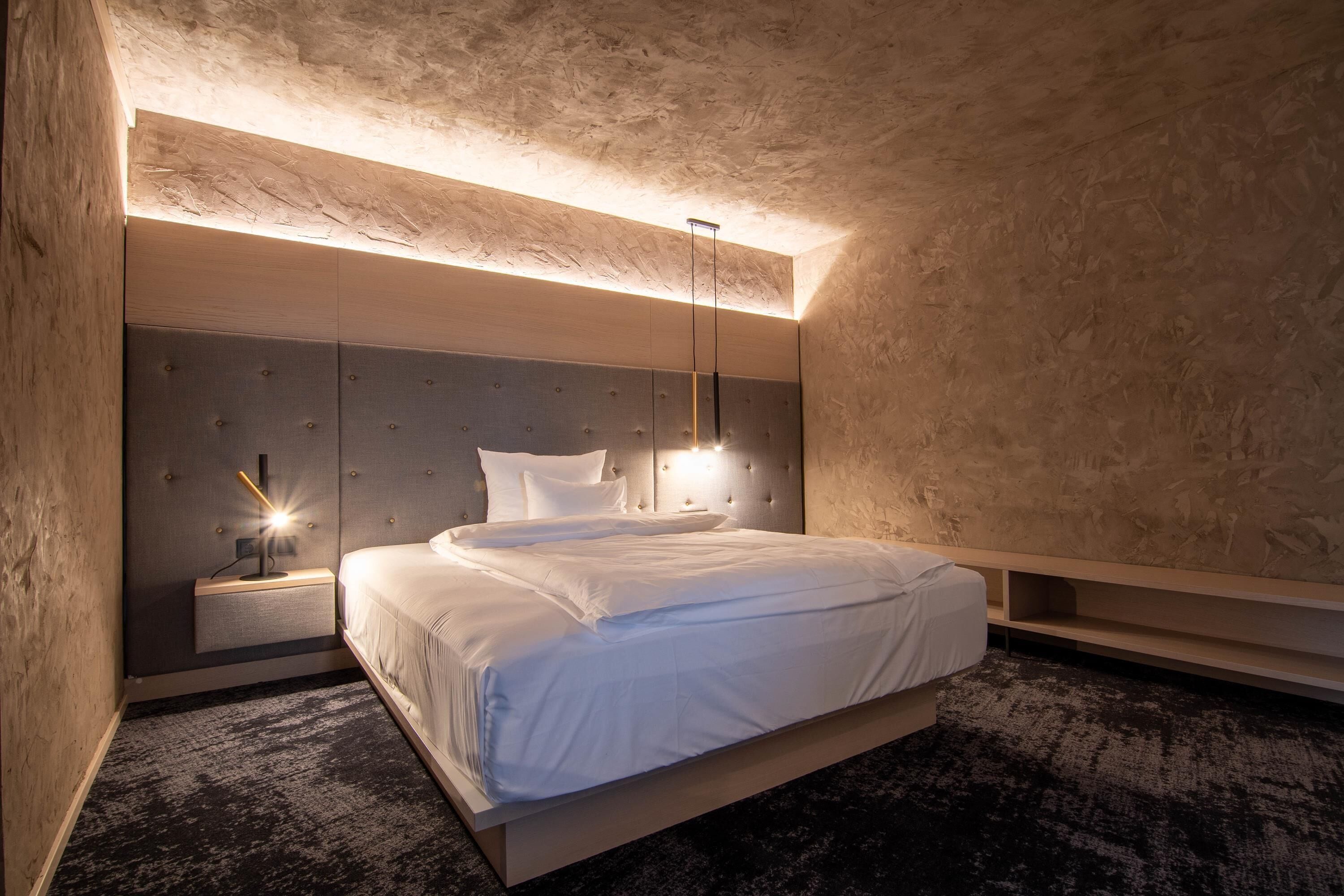 junior suite deluxe  | hypo-allergenic bedding, in-room safe, desk, blackout curtains