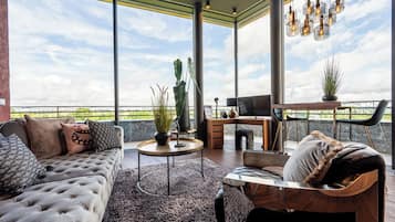 Penthouse Suite, Balcony | Living area