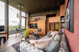 Penthouse Suite, Balcony | Hypo-allergenic bedding, in-room safe, desk, blackout drapes